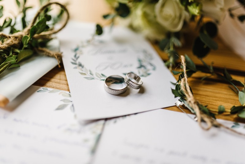 How to Plan a Wedding Without Breaking the Bank